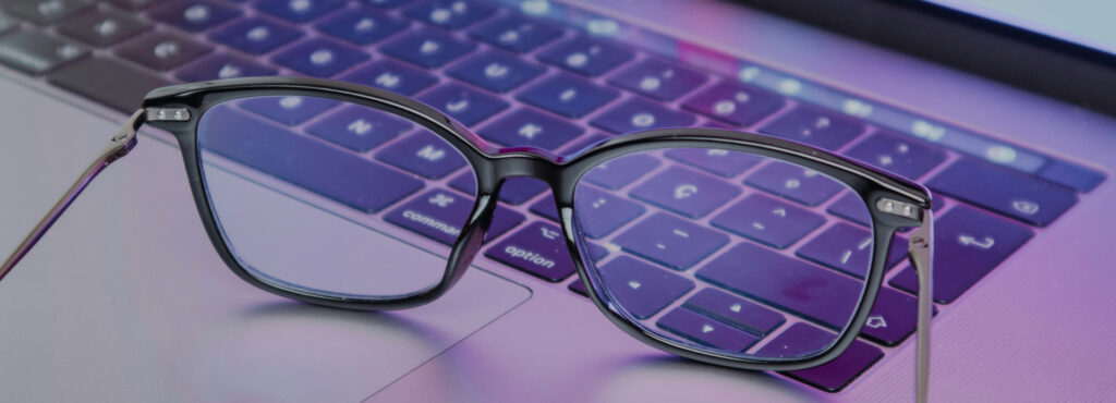 Blue light glasses: are they worth it for your eye health? 
