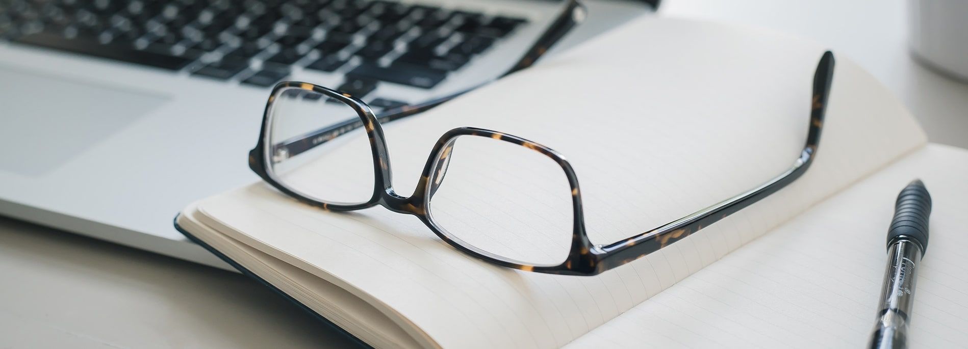 Top 5 tips for university students buying glasses on a budget