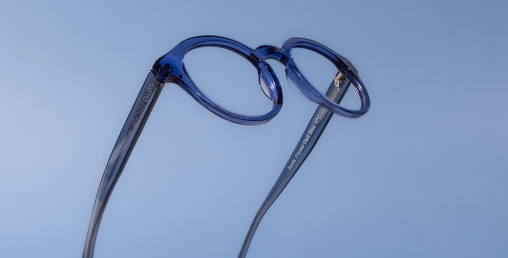 How to style clear glasses frames: a complete guide