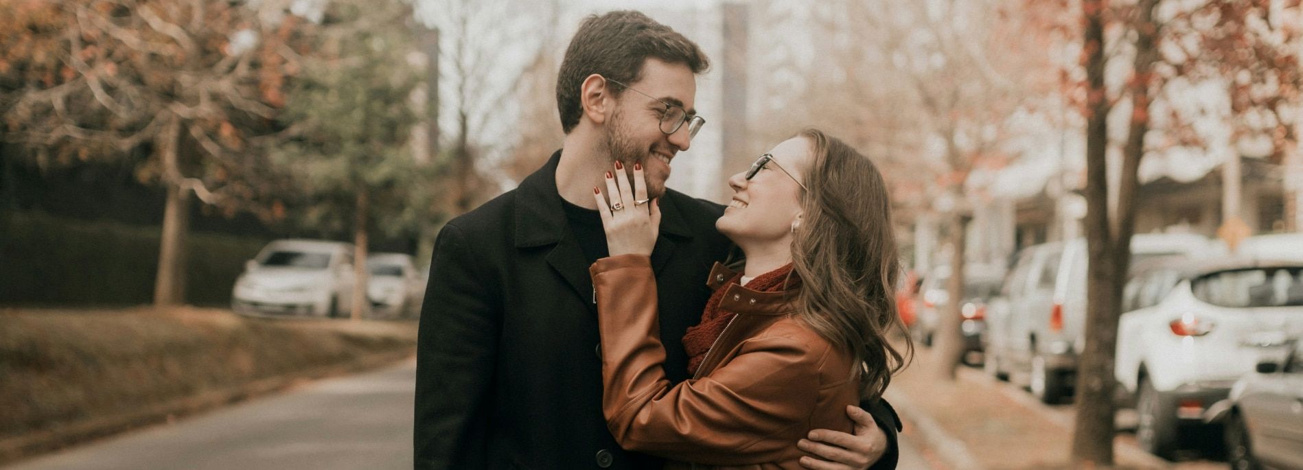 Top 6 reasons why you should wear glasses on a date