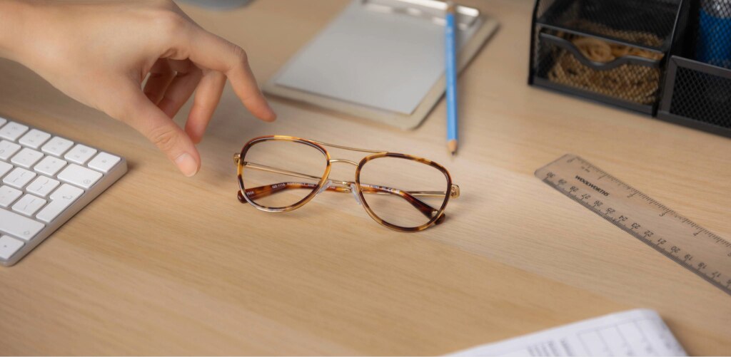 Glasses size guide: how to read and measure your frame size