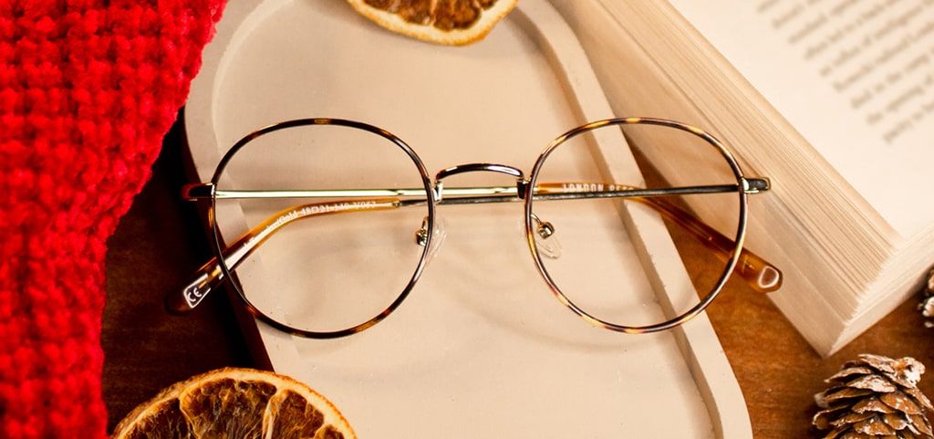 5 dazzling glasses styles to wear at Christmas events