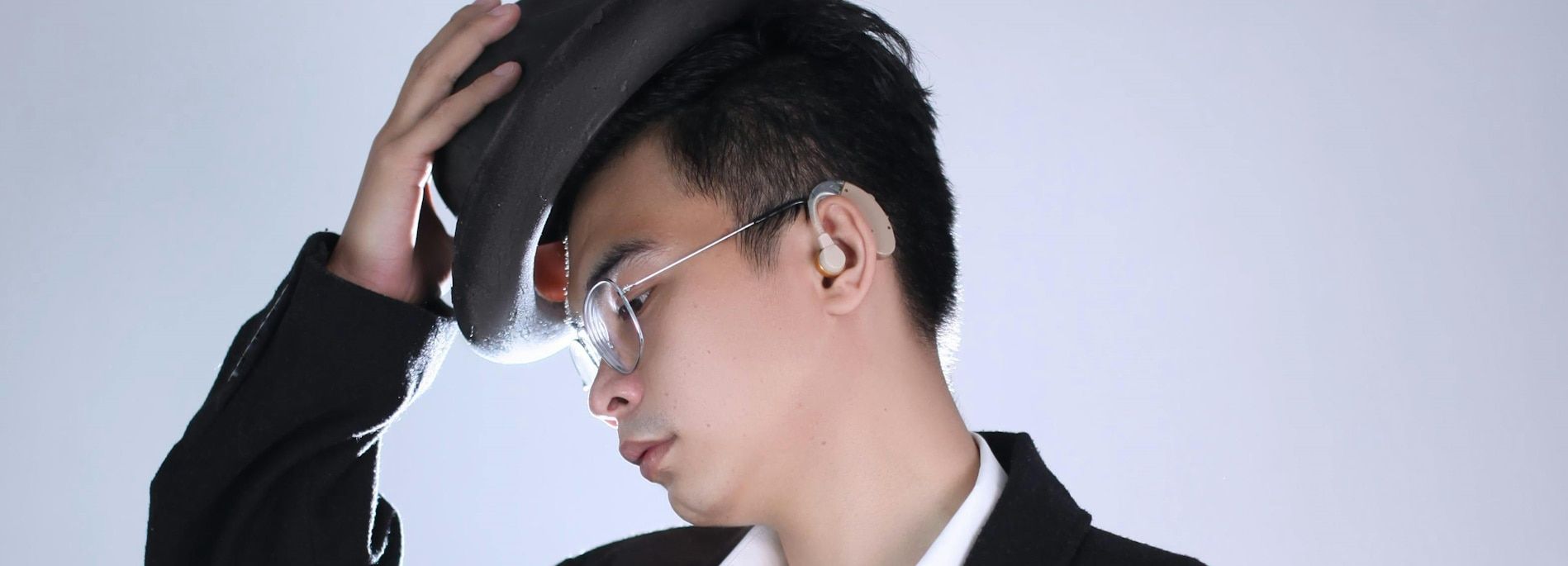 How to wear hearing aids with glasses: a simple comfort and fit guide