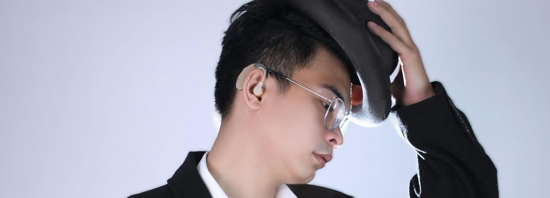 How to wear hearing aids with glasses: a comfort and fit guide 