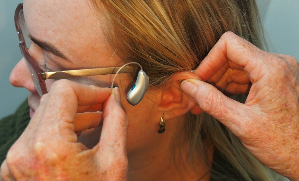 How to wear hearing aids with glasses: a comfort and fit guide