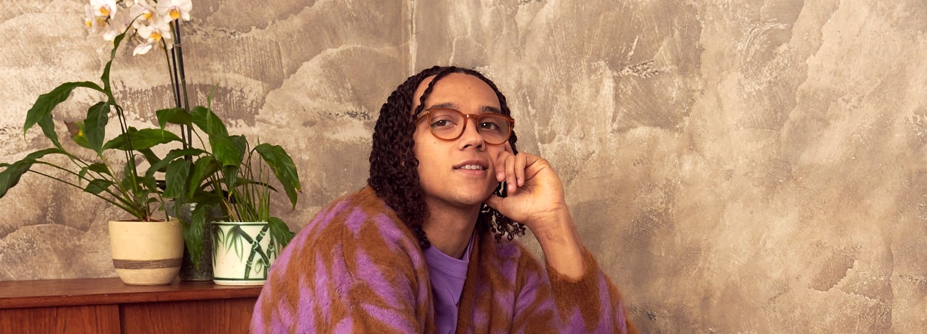 Find glasses to match the Pantone Colour of the Year 2022