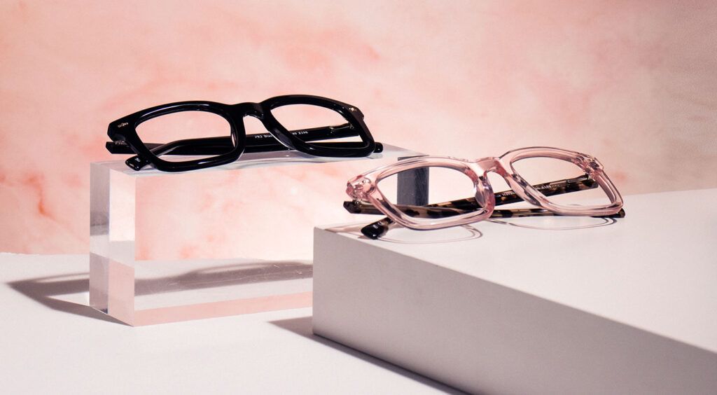 2 pairs of Pink Ribbon frames on blocks, facing to the right