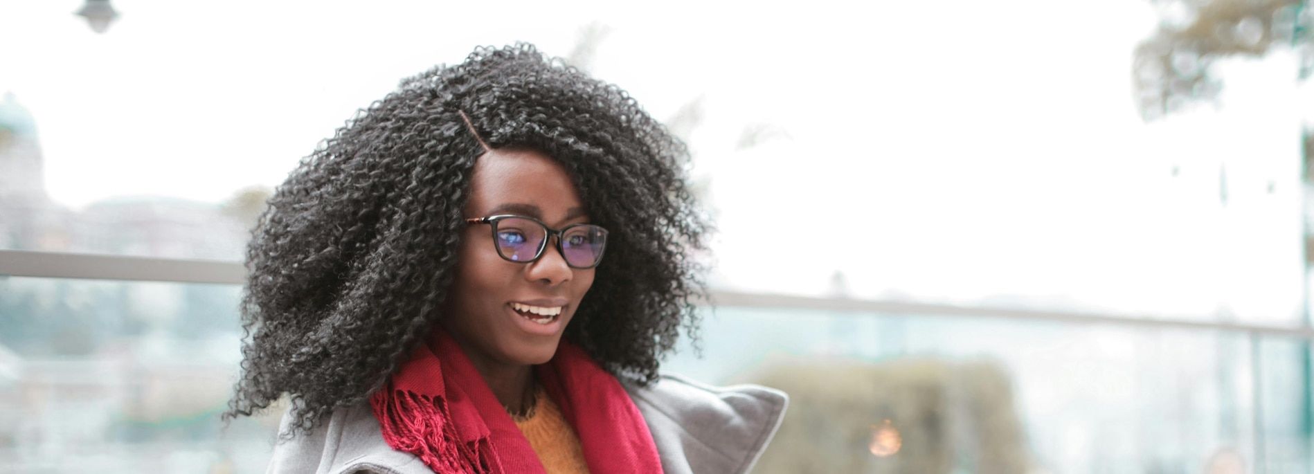 Discover 2024’s top trendiest hairstyles with glasses